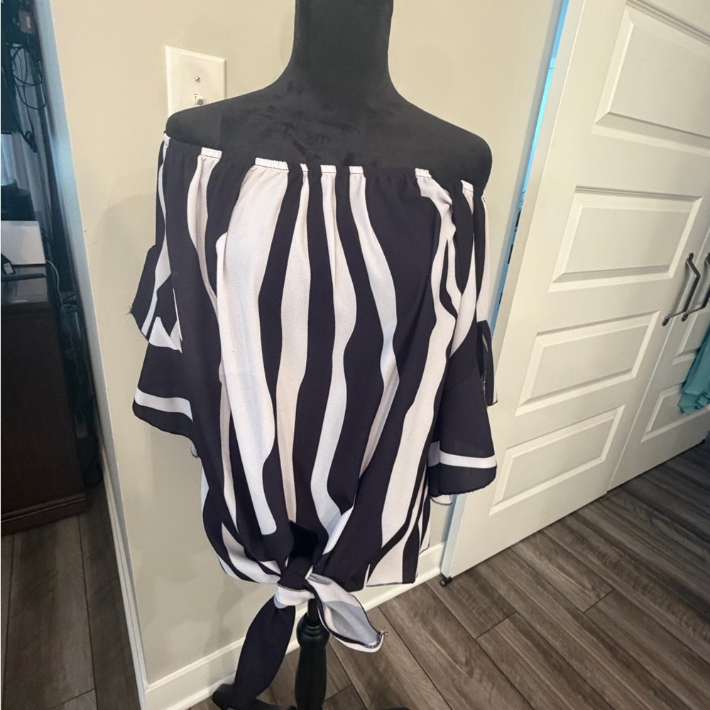Stylish Black and White Women's Top.

#44